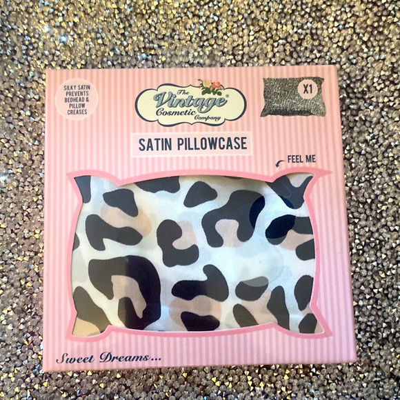 The Vintage Cosmetic Other - Leopard Pink Satin Pillowcase